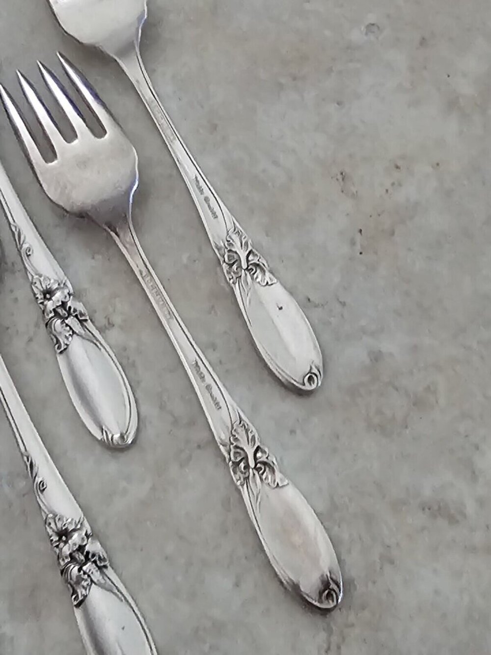 7 Oneida Silverplate White Orchid Salad Fork 6.75" delicate floral 1953 - Picture 10 of 14